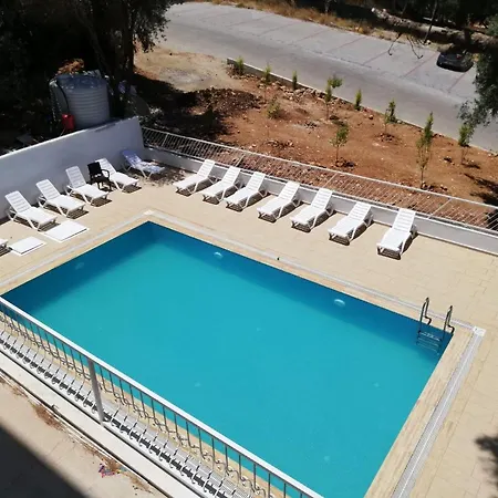 Cicek アパートホテル