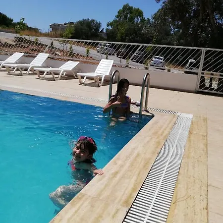 Cicek アパートホテル