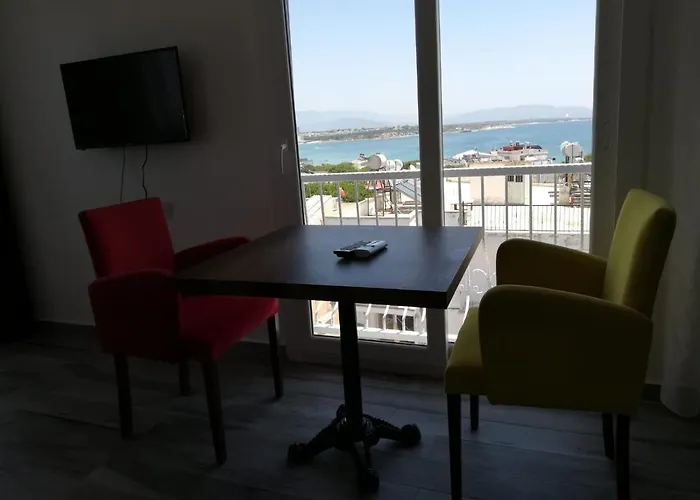 מלון דירות Cicek *