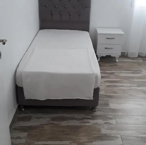 Cicek מלון דירות